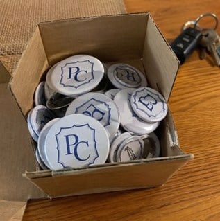 Personalized campaign buttons — customer photo